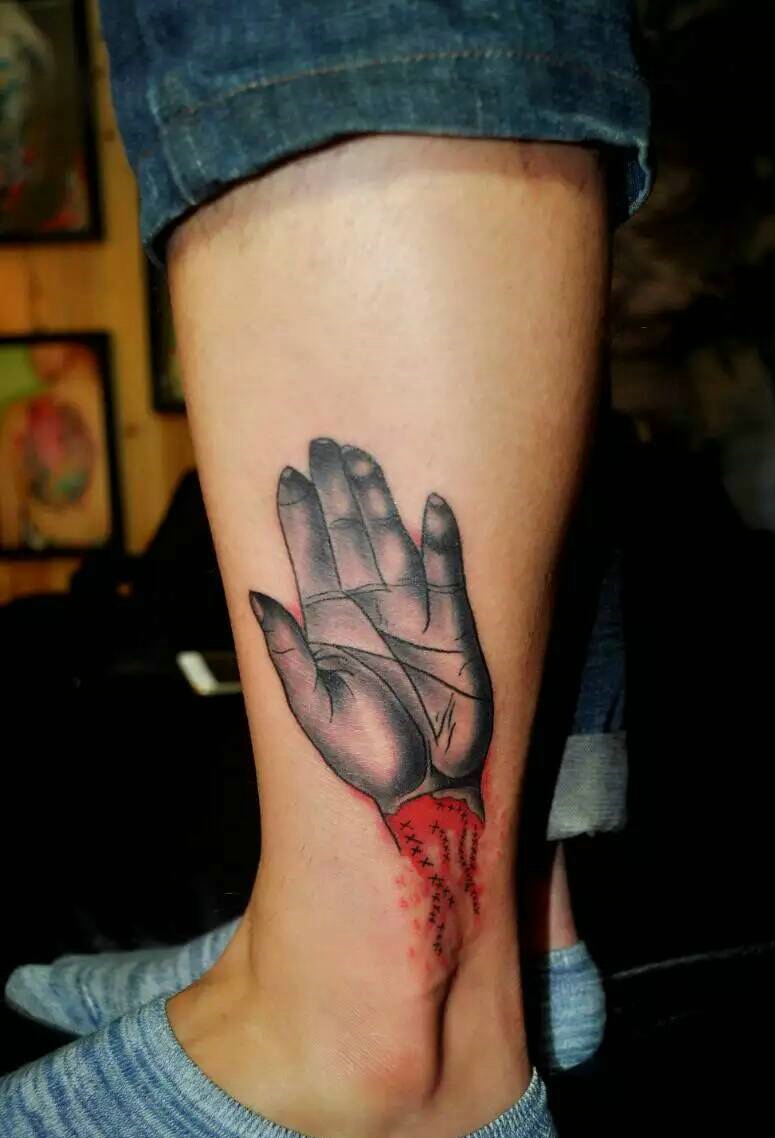 小腿个性手掌纹身图片趣味无比