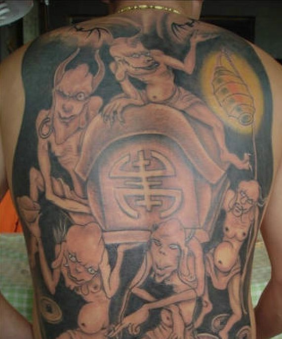 魅力个性的满背黑白纹身图案