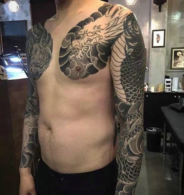 超级完美的双半甲纹身图案魅力绽放