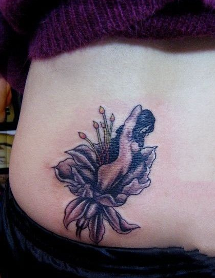 性感腰部百合天使纹身图案