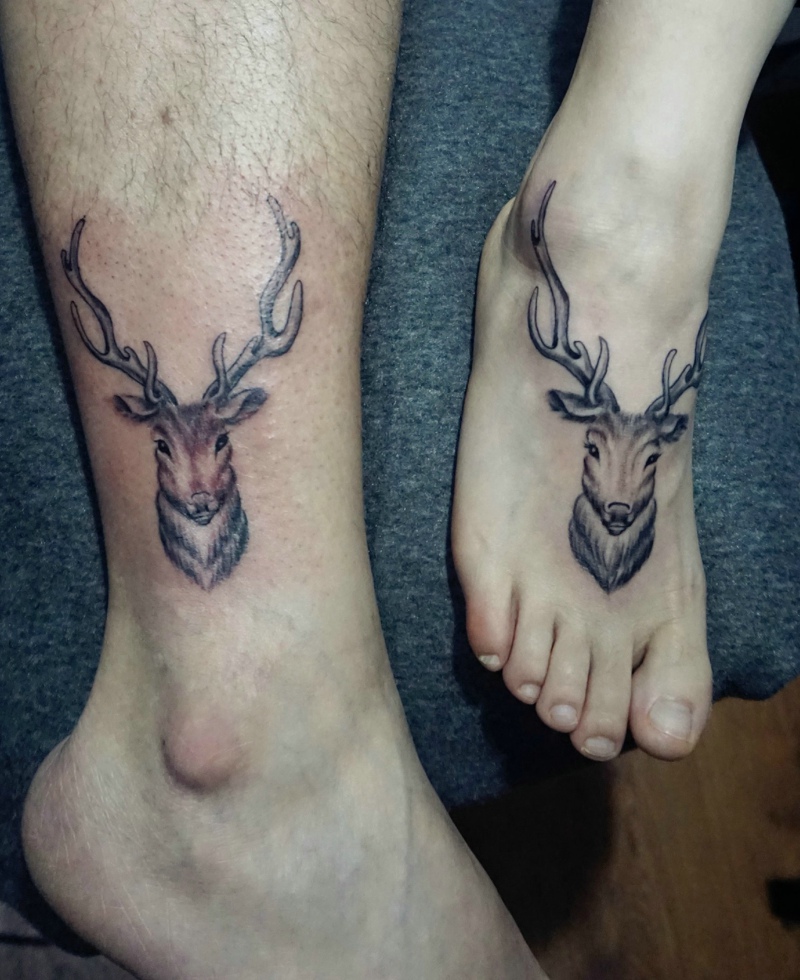 个性情侣脚部小鹿纹身图片楚楚可爱
