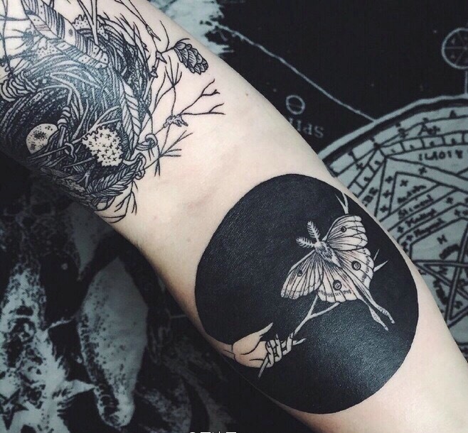 几款很有艺术感的黑灰图白纹身图案
