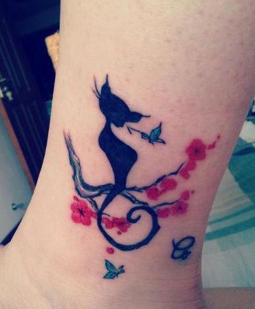 腿部风尚流行的图腾猫咪纹身图案