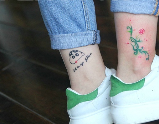 裸脚上的年轻派纹身图片值得拥有