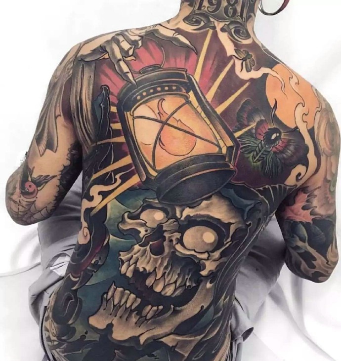 让人尖叫的满背狂野图腾纹身图案