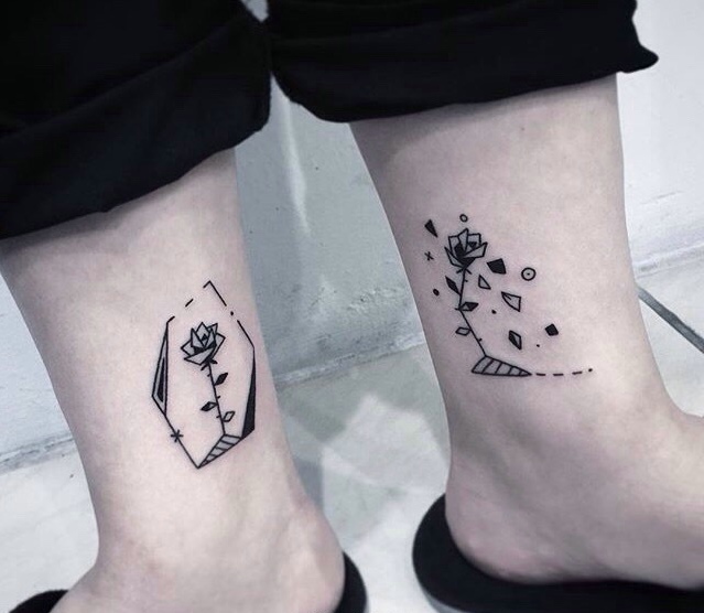 适合小情侣的腿部小清新纹身图片十分低调