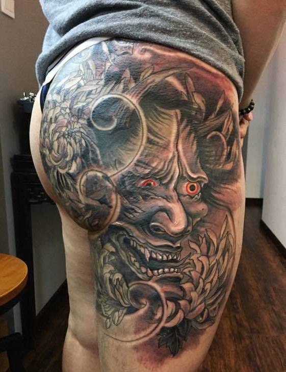 遮盖着臀部与大腿的大般若纹身图案