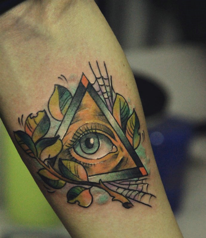 一双明亮的上帝之眼手臂情侣纹身图片