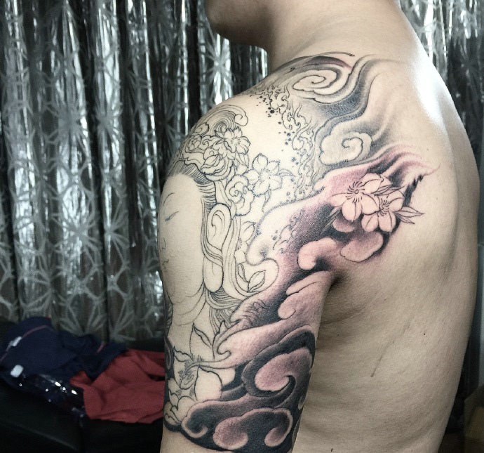 鲤鱼和如来佛结合的半甲纹身刺青