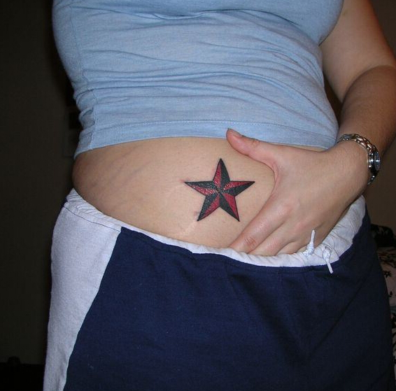 红与黑五芒星刺青