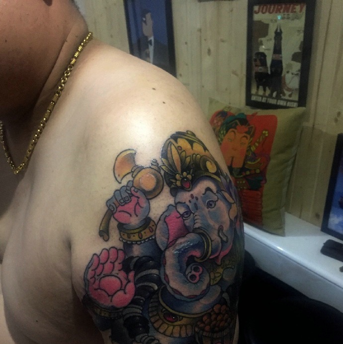 五颜六色的大臂小象神纹身图案