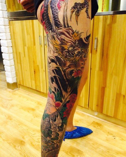经典霸气龙花腿纹身图案