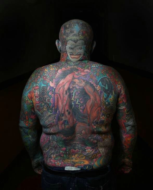 简直亮瞎双眼的满背彩色图腾纹身图案