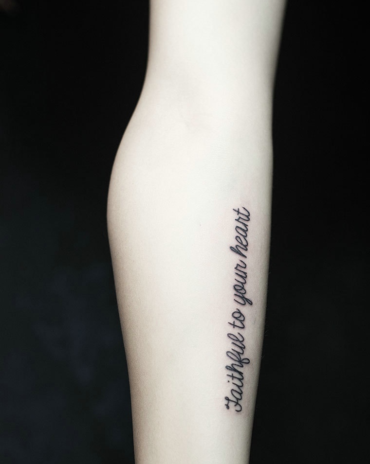 适合好姐妹的手腕小清新英文纹身刺青