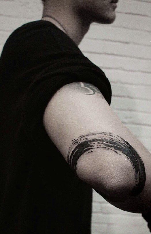 型男的个性手臂纹身刺青魅力无限