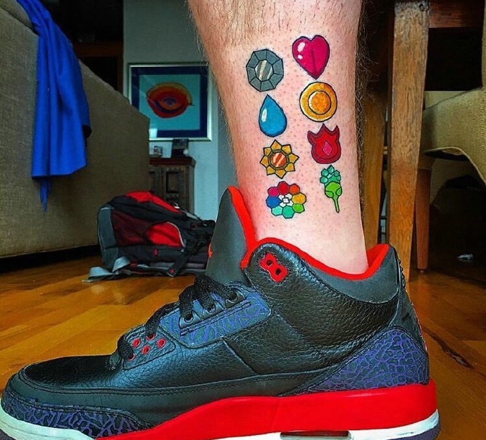 腿部各色各样的钻石迷情纹身图案