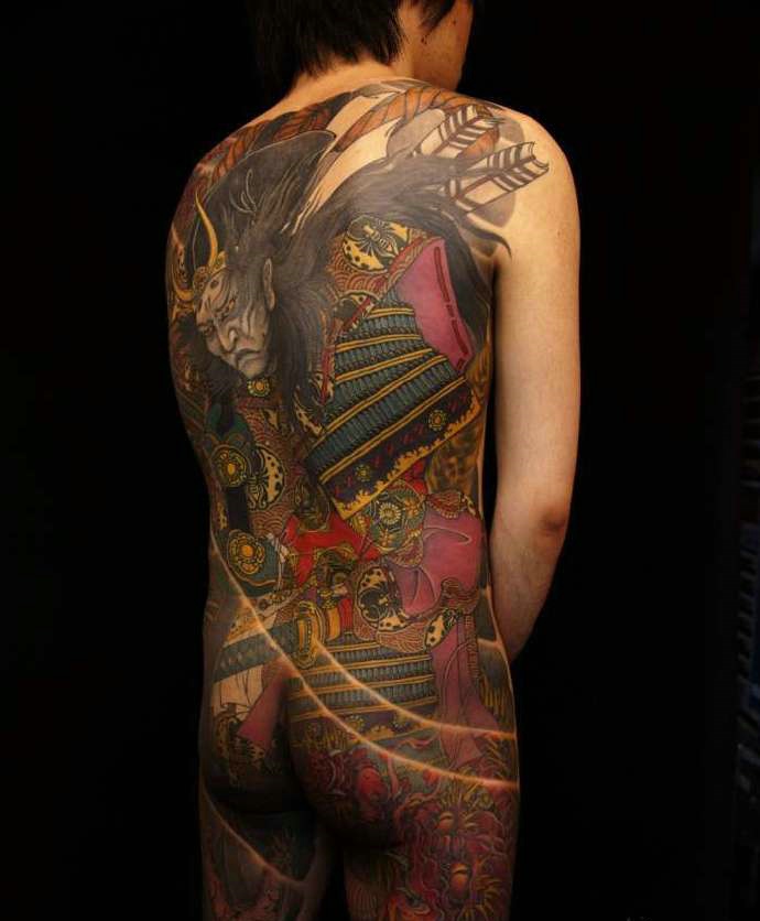 满背日式彩色图腾纹身图案很嚣张