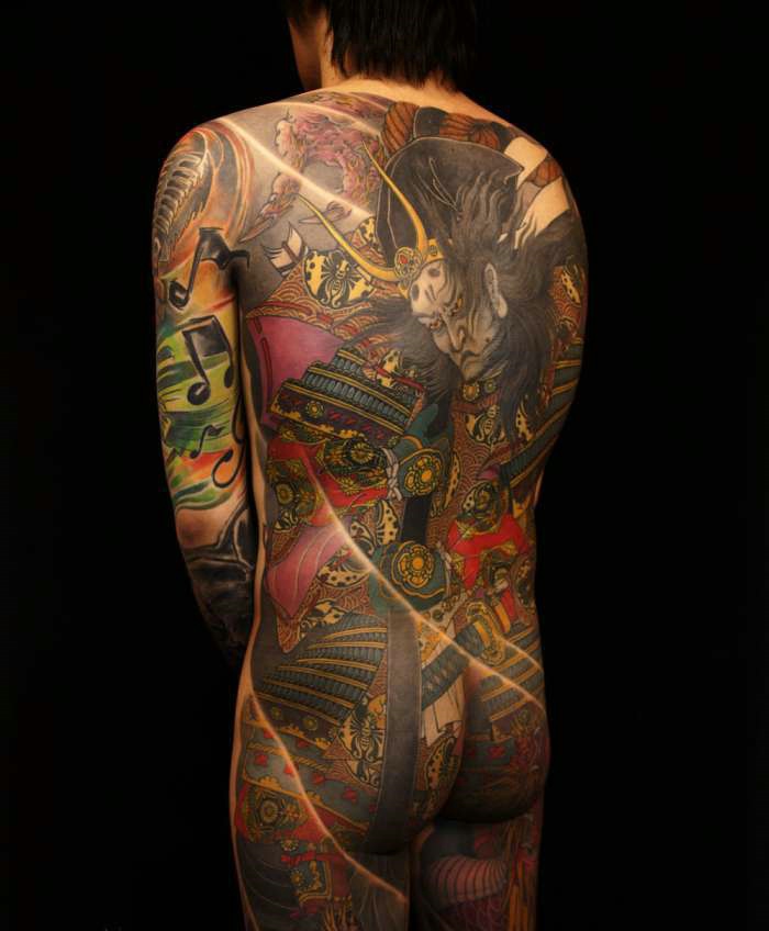 满背日式彩色图腾纹身图案很嚣张