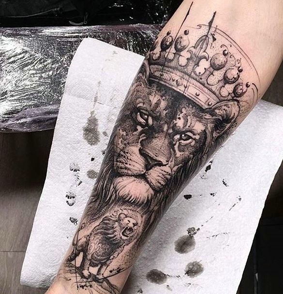 风格独特的手臂黑灰图腾纹身刺青