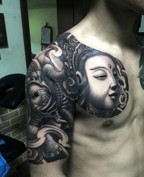 非常帅气的半甲佛像纹身图案