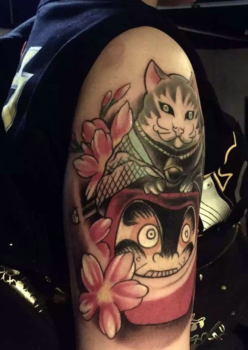 大臂彩色猫纹身图案可爱动人