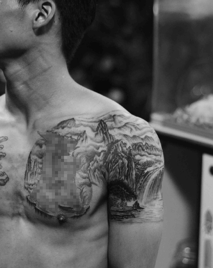 非常帅气的半甲山水纹身图案