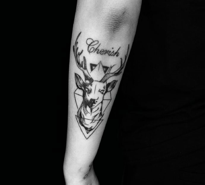 风格不一的两款手臂纹身图案