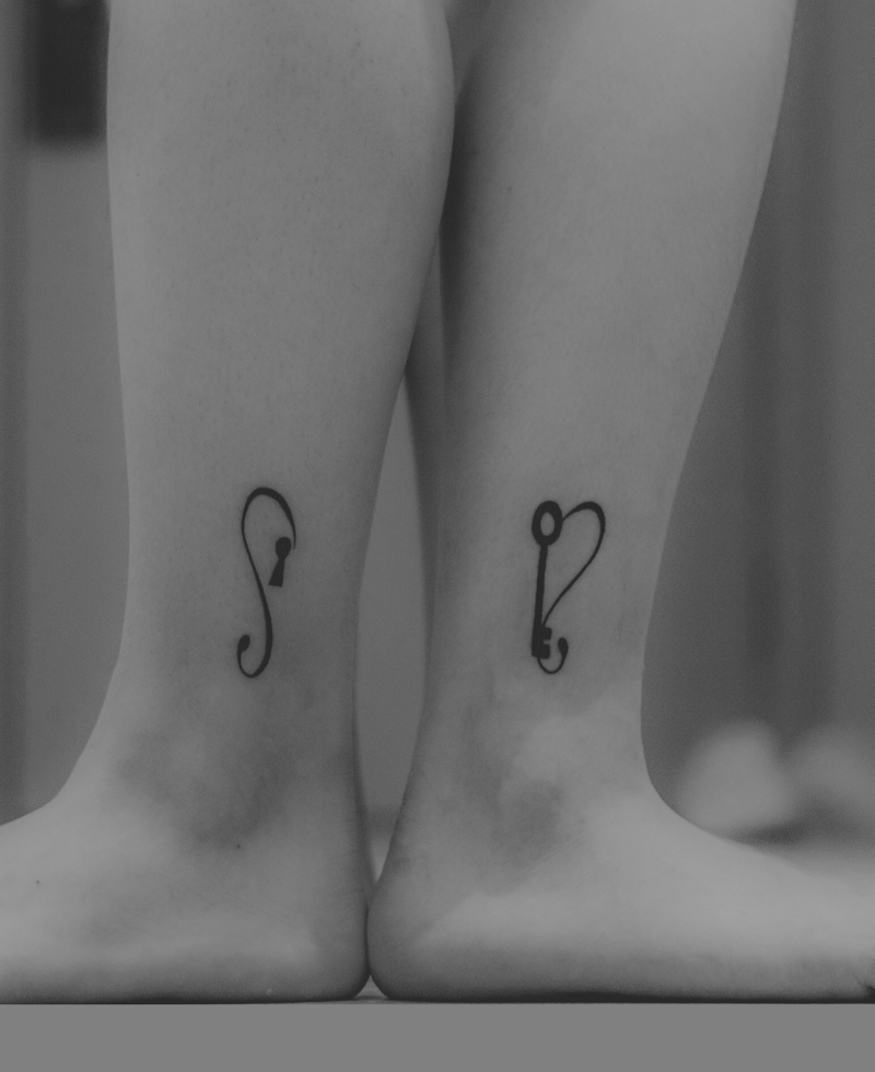 个性简单低调的腿部情侣纹身图案