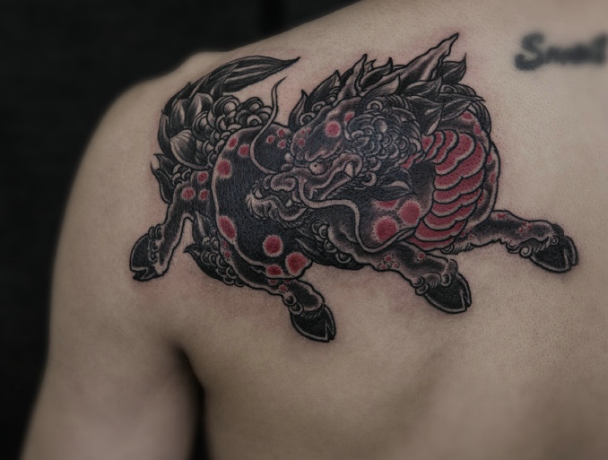 后背经典传统小麒麟纹身刺青