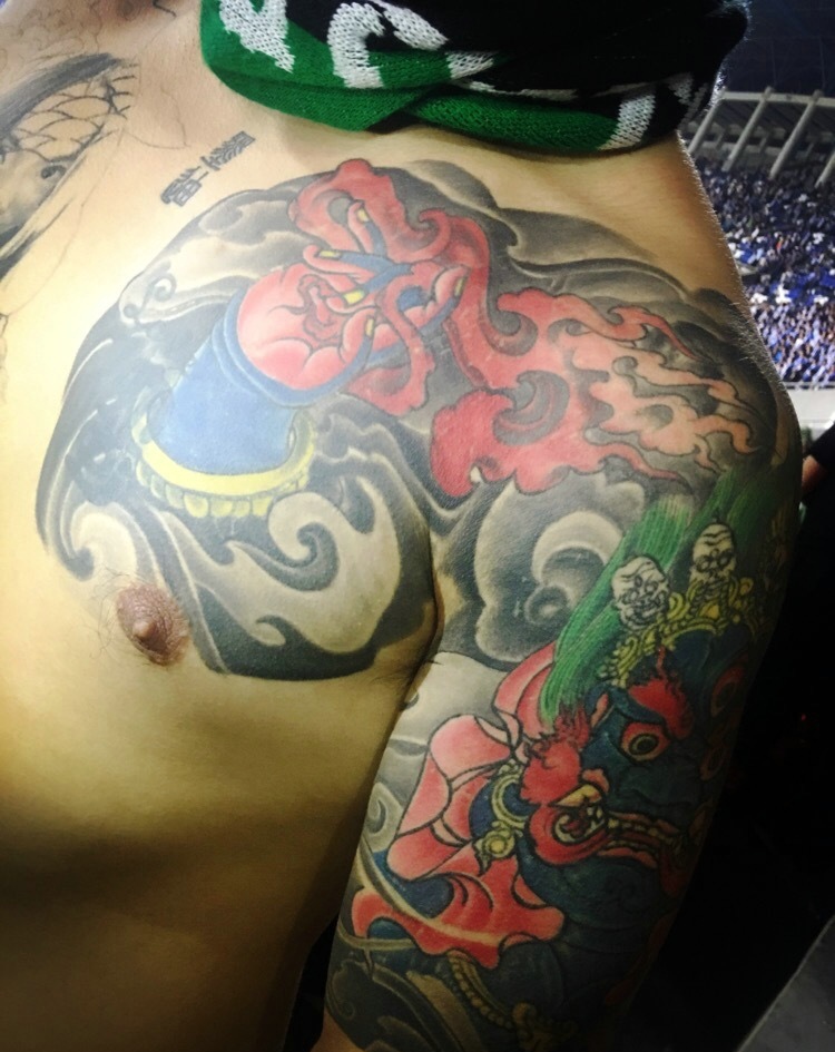 超级有味道的彩色半甲纹身图案