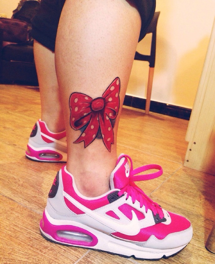 小腿部3d大蝴蝶结纹身刺青