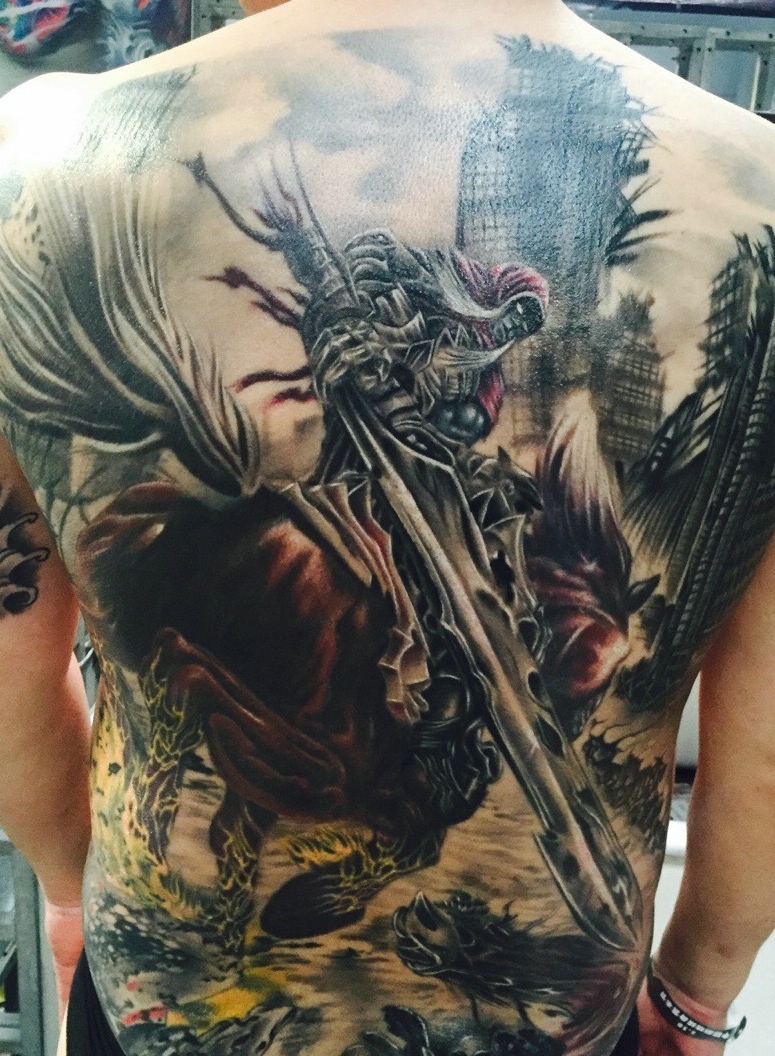 满背古代战场上的个性图腾纹身图案