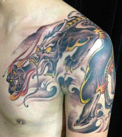 男性半胛貔貅纹身图案