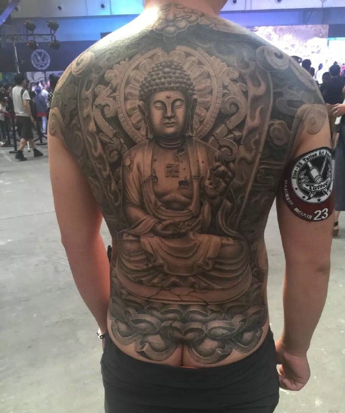 两款完全不同风格的满背图腾纹身图案