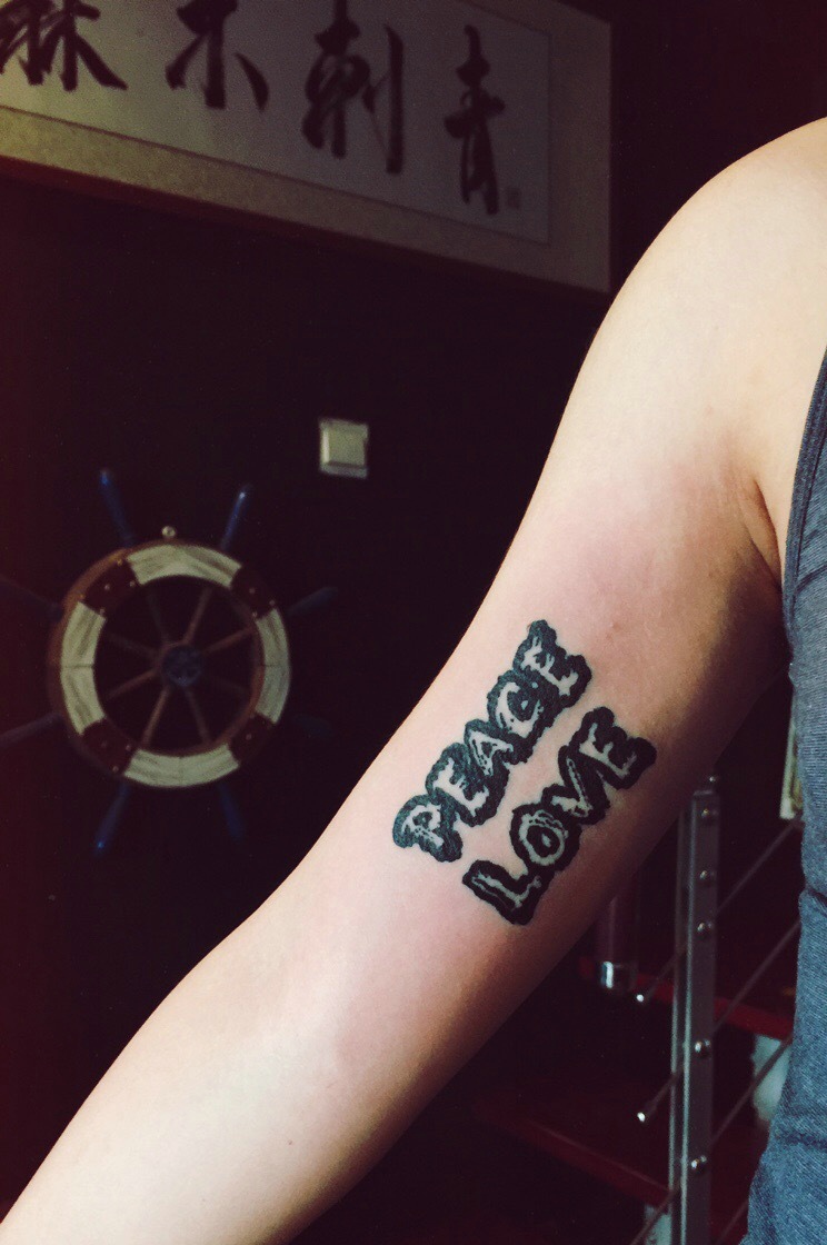 手臂内侧简单英文单词纹身图案