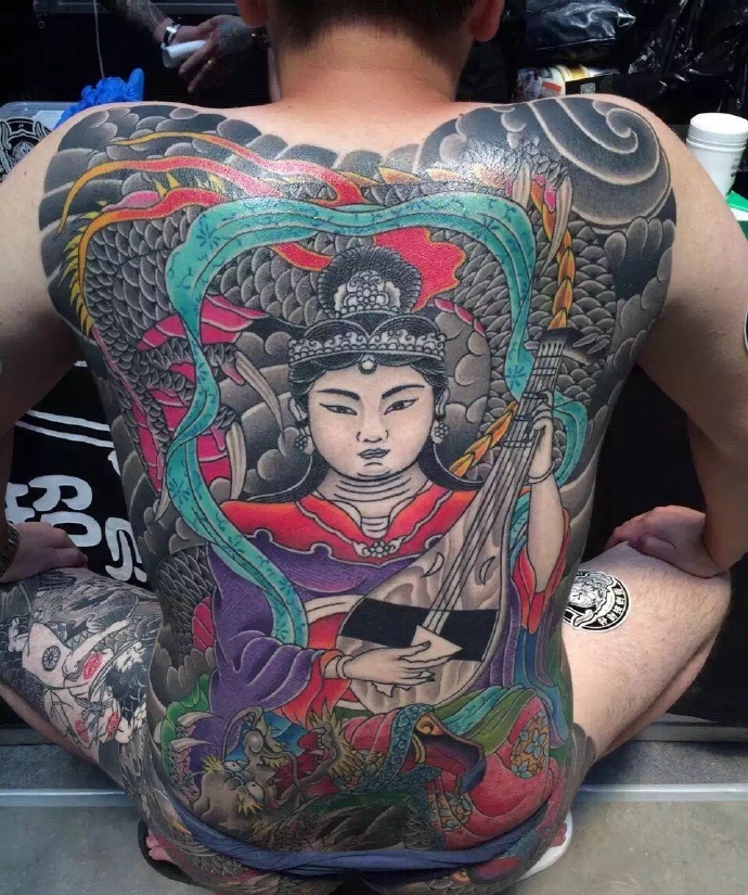 超级霸气的满背观音纹身图案