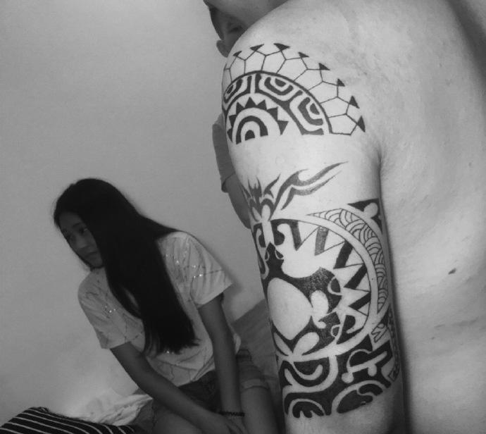 个性豪迈的大臂经典纹身图案