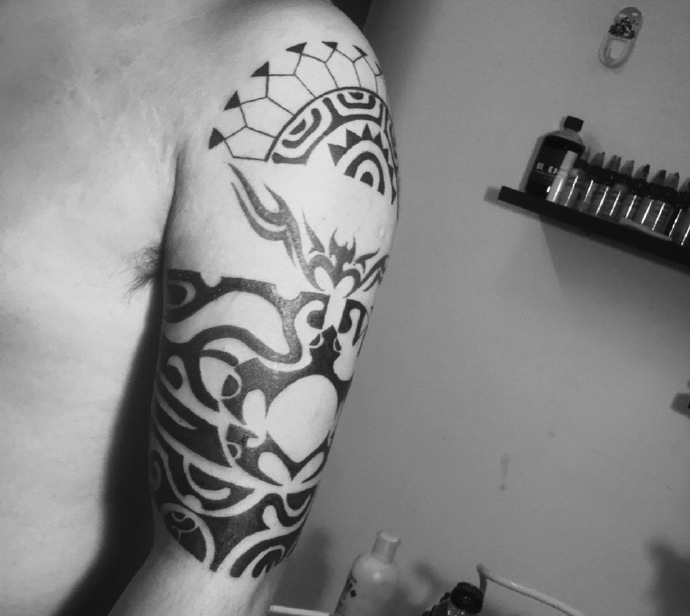 个性豪迈的大臂经典纹身图案