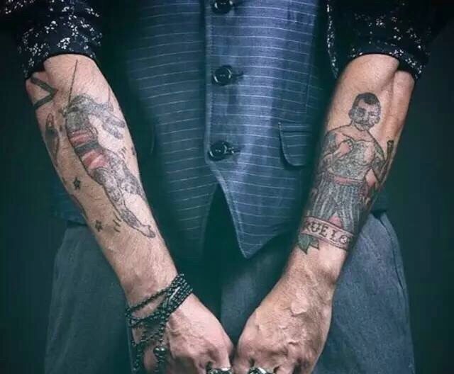 个性男士双手臂另类图腾纹身图案