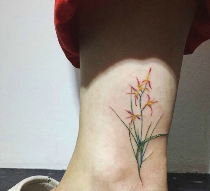 几款风格不一的落脚纹身图案很个性