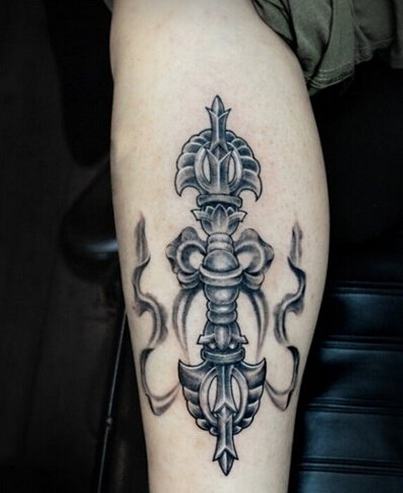 腿部金刚杵纹身图案