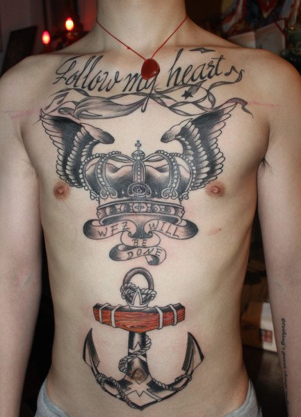 前胸潮流经典的皇冠与船锚纹身图案