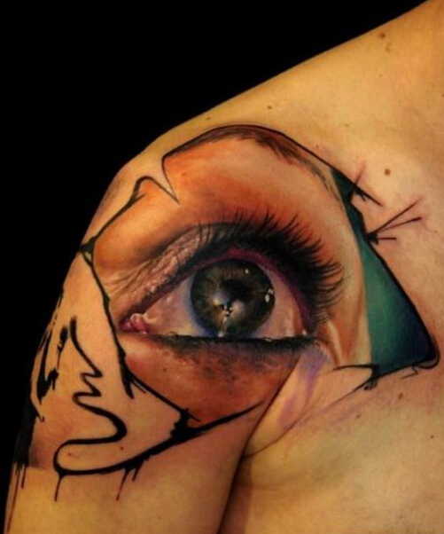 逼真的披肩眼睛纹身