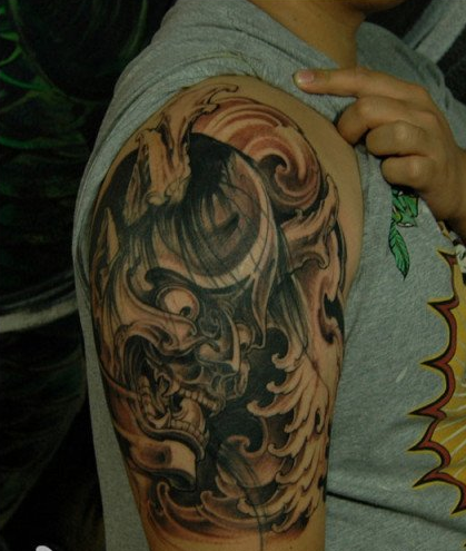 手臂时尚很酷的黑灰般若纹身图案