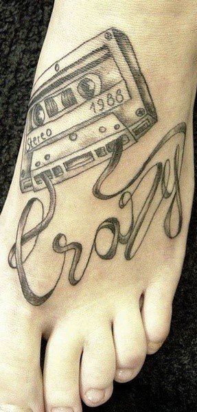 脚背创意磁带纹身图案