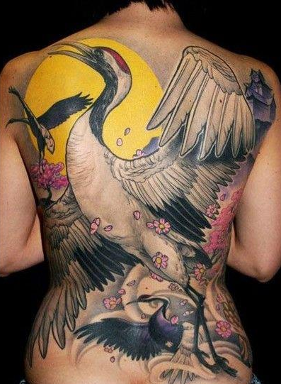 潮流经典的满背白鹤仙鹤纹身图案