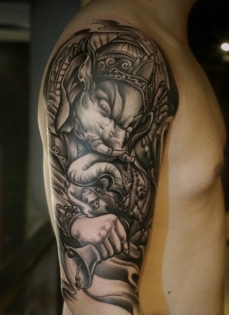 手臂黑灰象神纹身图案值得拥有