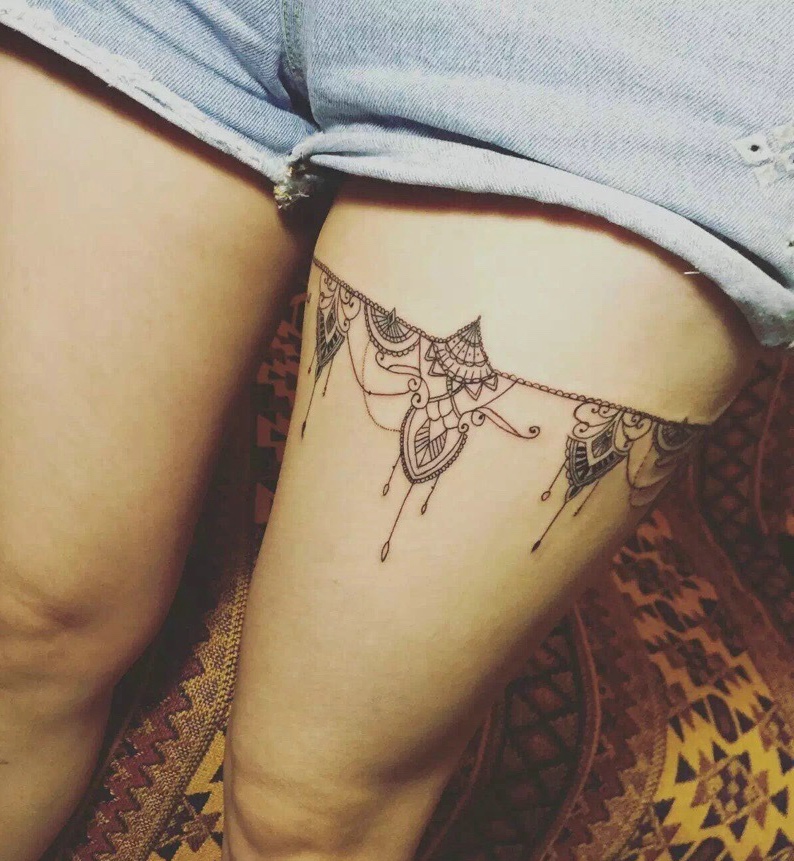 腿部3d链子纹身图案很逼真