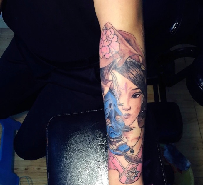 花妓与般若结合的花臂纹身图案