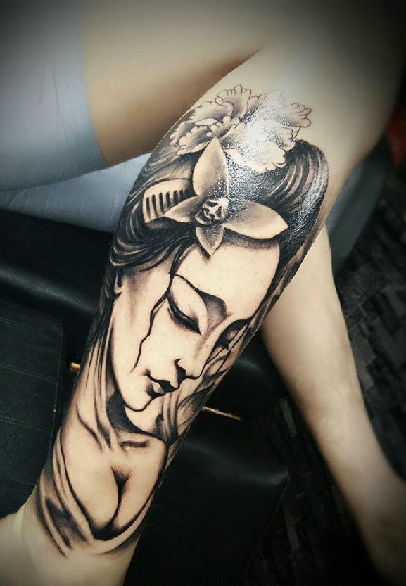 精美好看的腿部花妓纹身图案